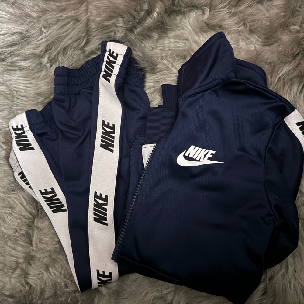 Toddler Nike Sweatsuit.